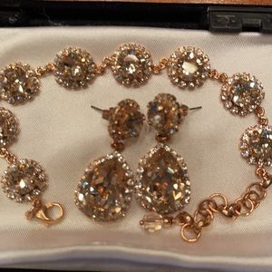 Pure shimmer is this rose gold bracelet and earrings set.